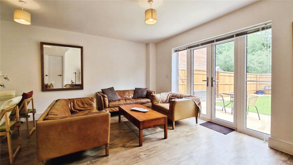 House in Binfield, Bracknell Forest - View 4