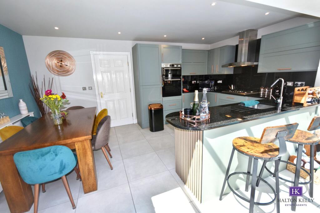 House in Warrington, Winwick Park, Winwick - More