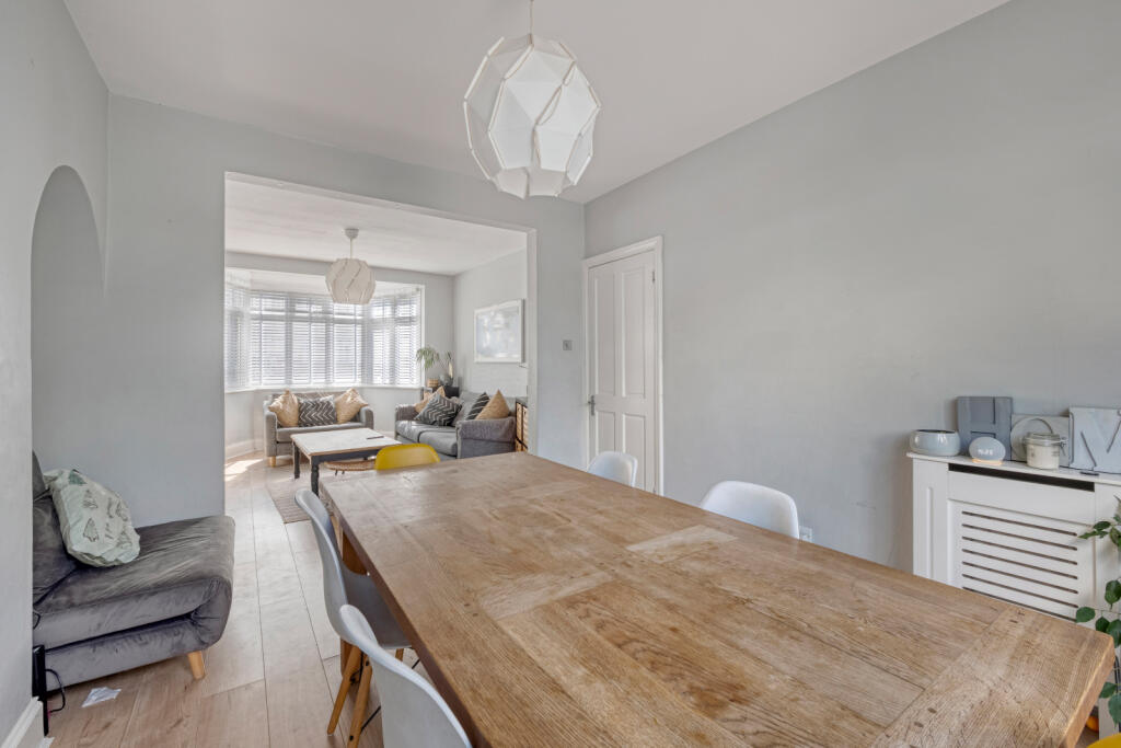 House in Sutton - View 3