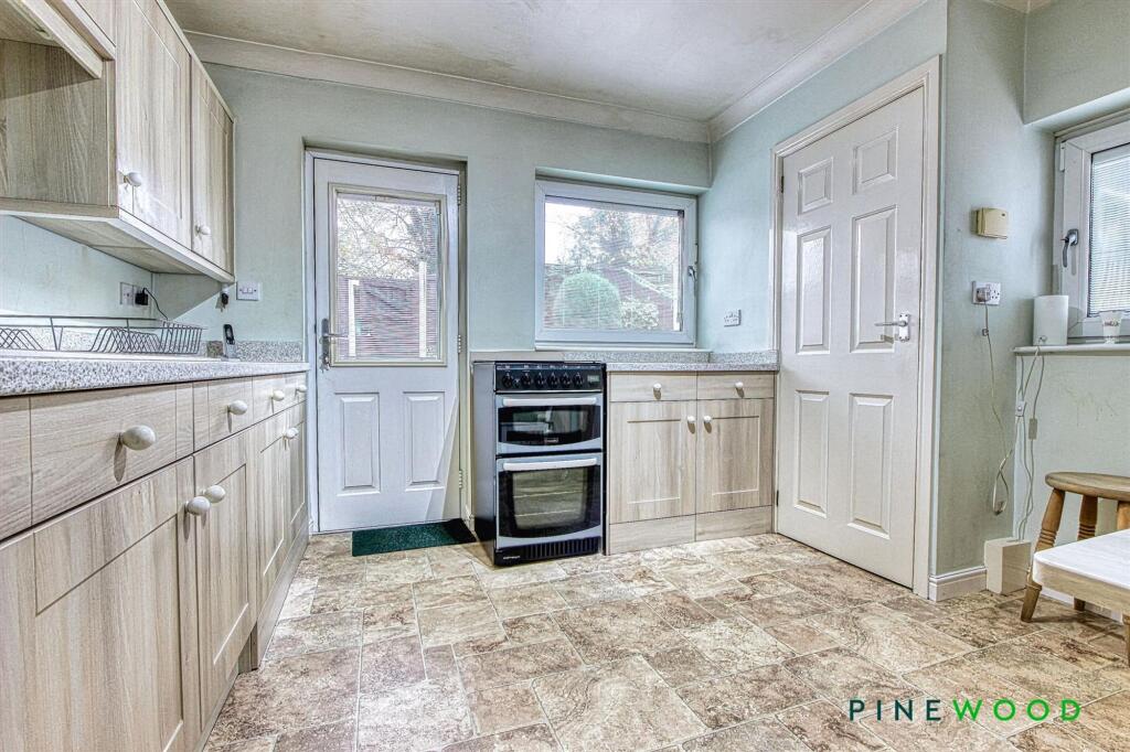 Ranmoor Close, Hasland, S41 photo 4