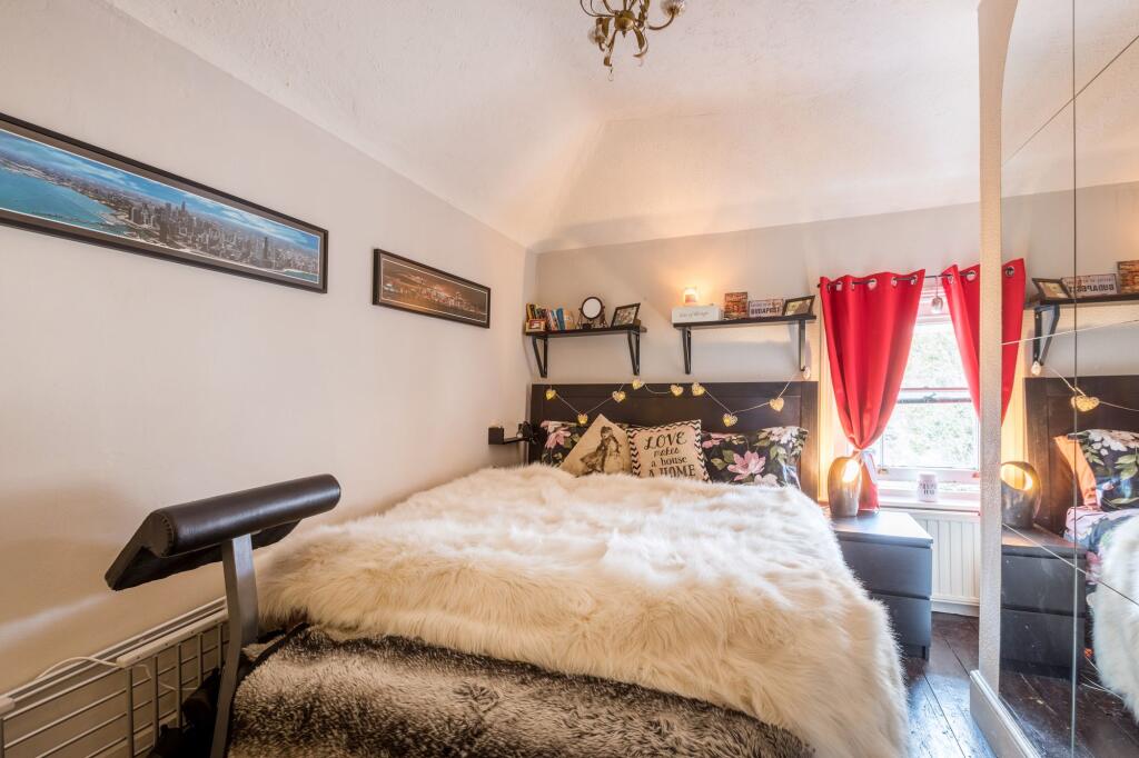 Apartment in Reigate and Banstead, Surrey - View 4