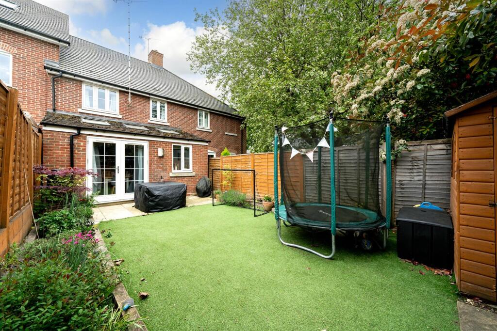 Page Place, Frogmore, St. Albans photo 4