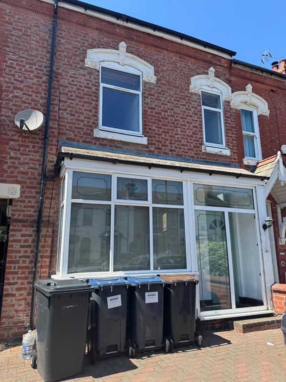 Main image of property: One Bed Rooms To Rent Poplar Avenue, Smethwick, B17 8ER