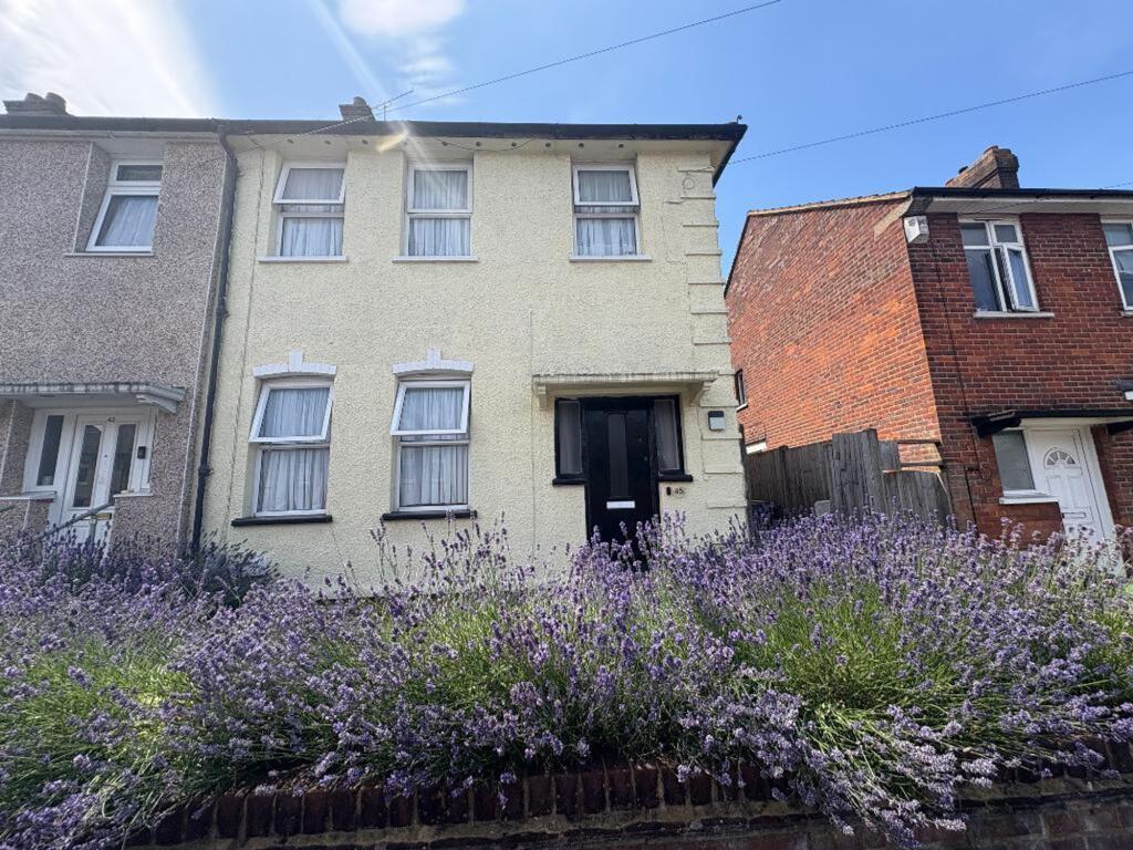 3-bed terraced on Corncastle Road, Luton, LU1, £300,000