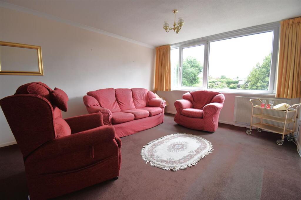Set on the popular Grange Court development in a prime Henleaze position photo 4