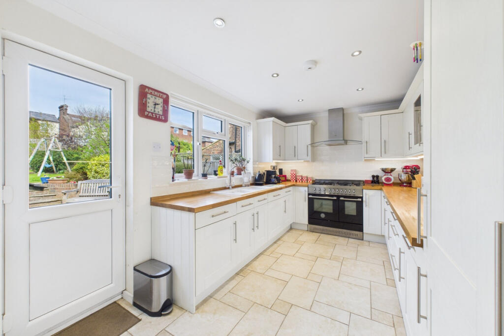 House in Dacorum, Boxmoor - More