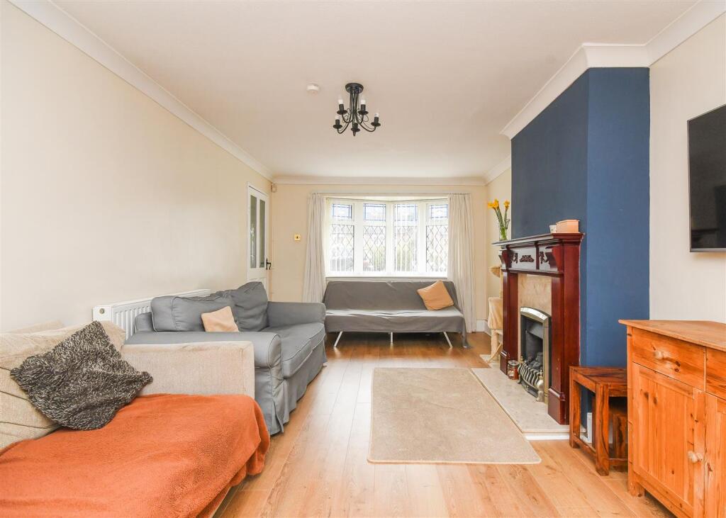 13 Meadow Lane, Wombourne, Wolverhampton photo 3