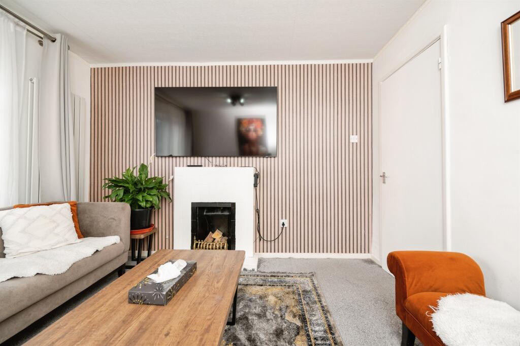 House in Dudley, Gornal Wood, Russell's Hall - View 4