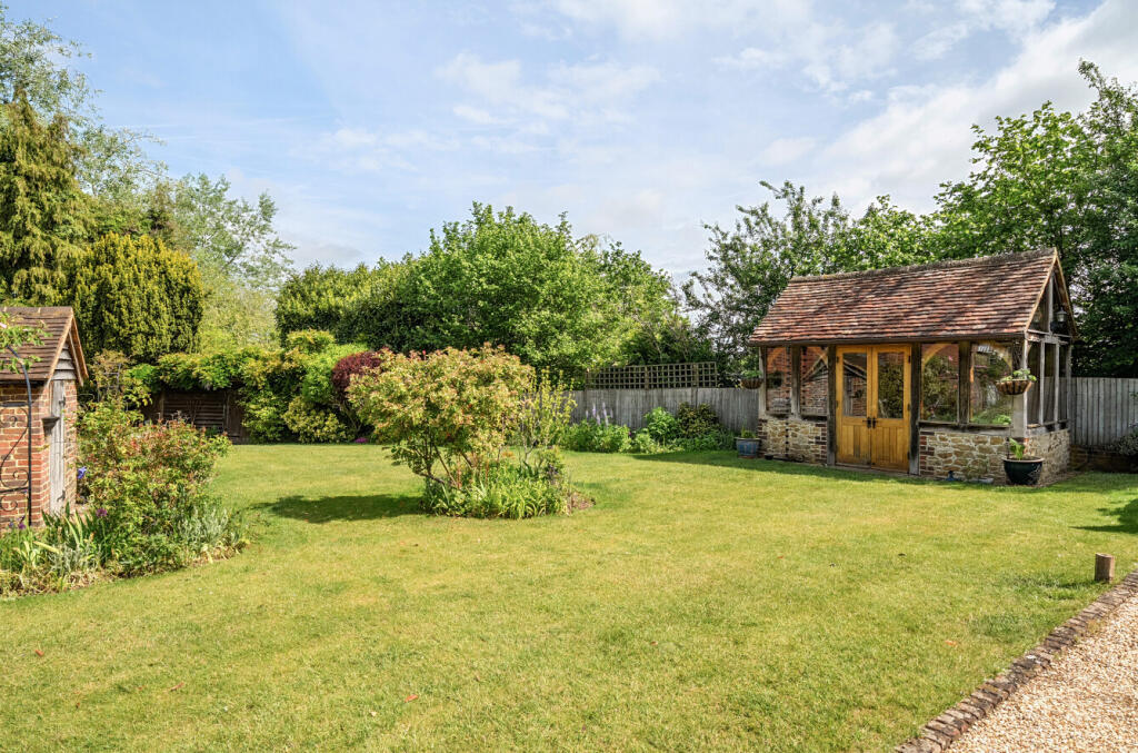 House in Guildford, Shalford - View 3