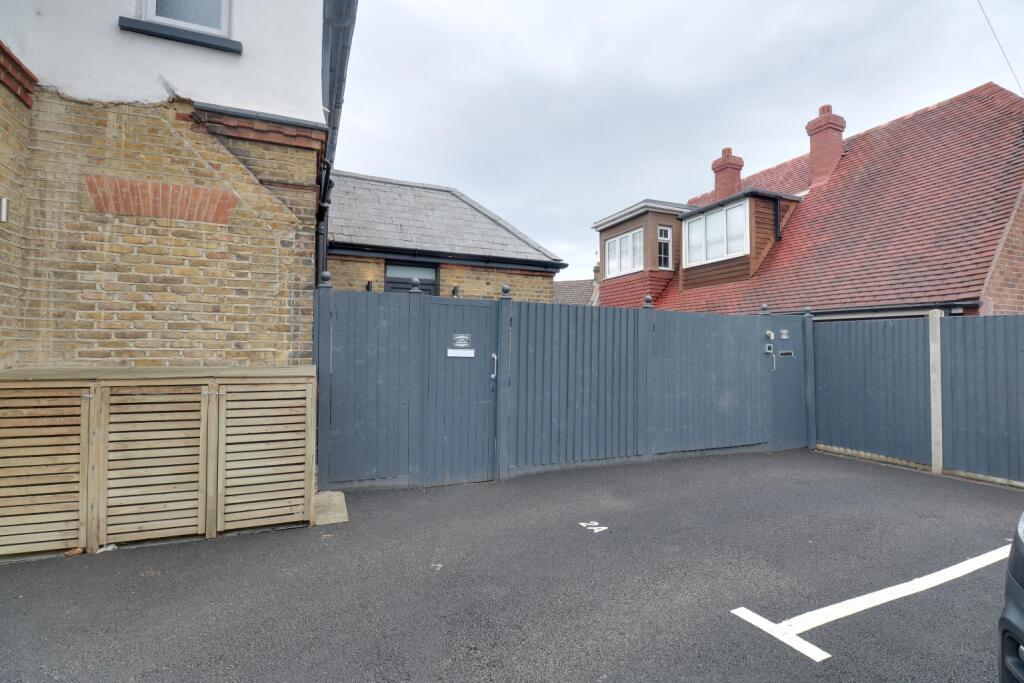 Apartment in Dartford - View 2