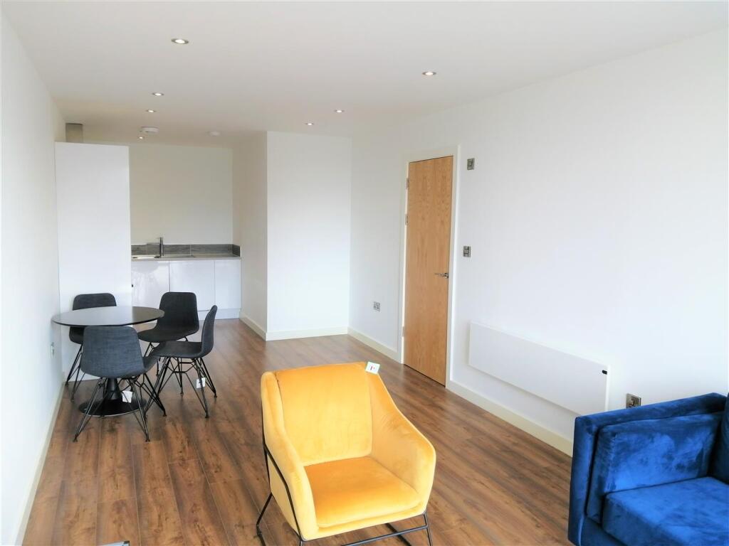 Apartment in Salford, Greater Manchester - View 4