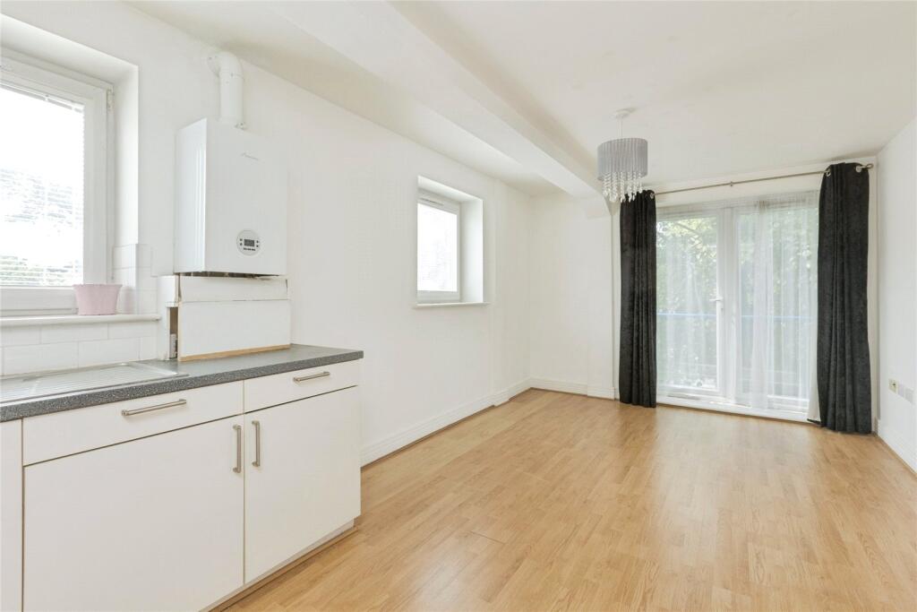 Apartment in Swanley, White Oak - View 4