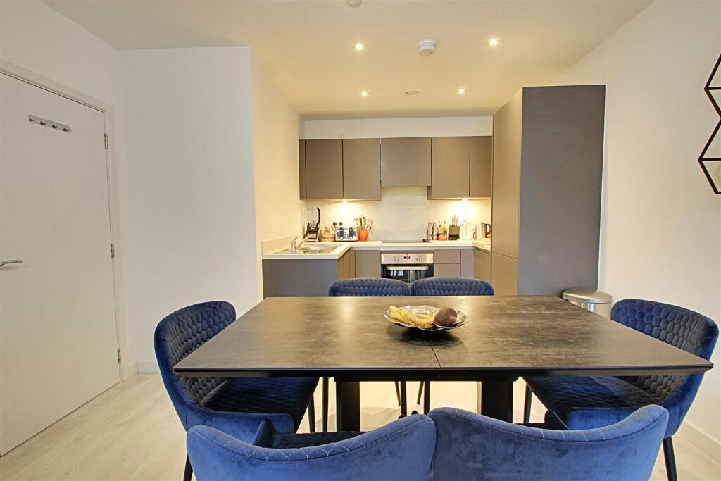 Apartment in London - View 5