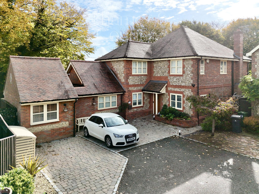 Main image of property: Hollybrook Way - 2788sqft 6 bed Plus 1 Bed, ensuite  Annex, with kitchen Lounge diner, High Wycombe,