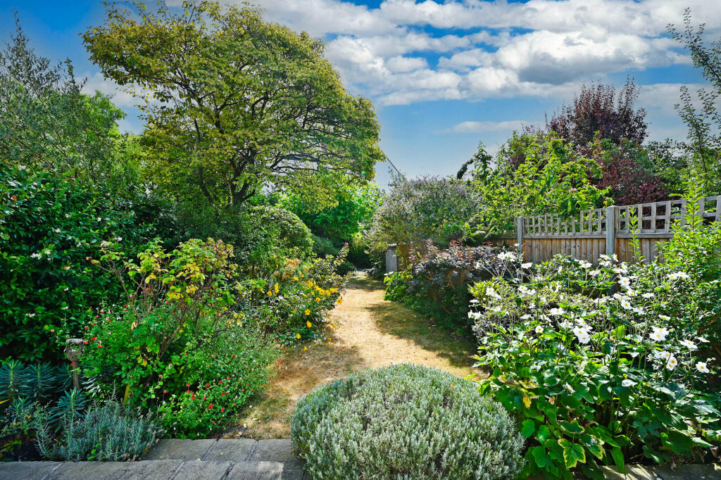 House in London - View 2