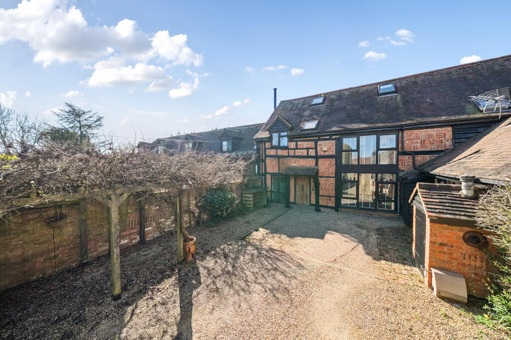 Main image of property: Hedgerley Lane, Gerrards Cross, SL9