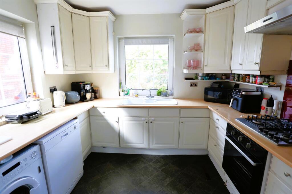 House in Kingston upon Thames - View 4