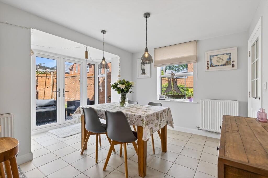 Beech Avenue, Market Harborough, LE16 7GX photo 4