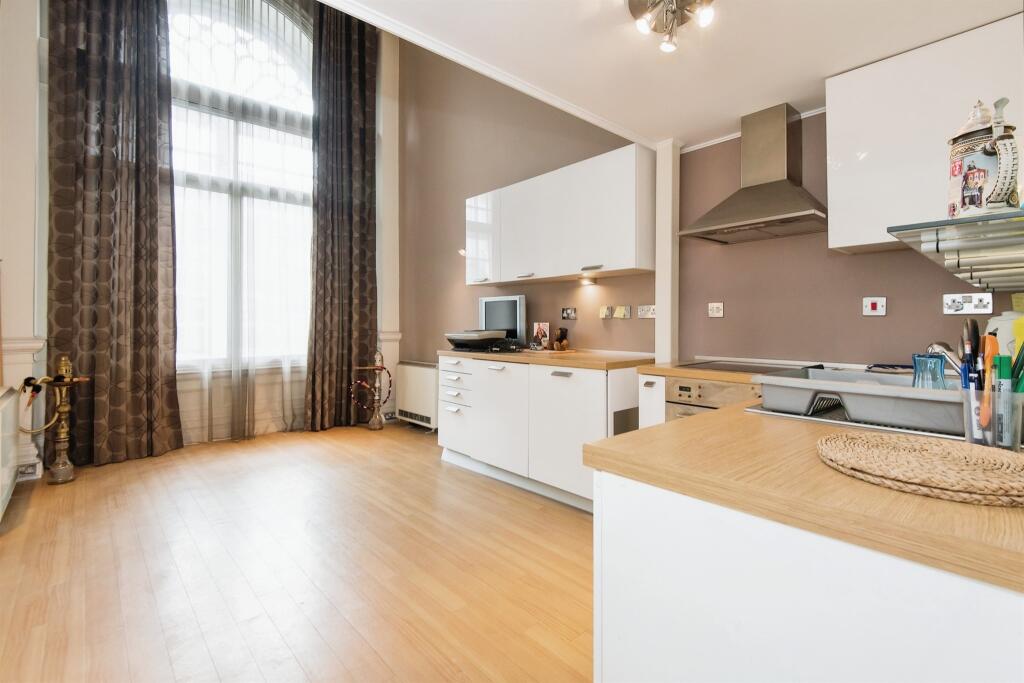 Apartment in Southampton - View 2