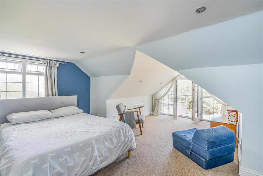 House in Havant, Hampshire - View 5