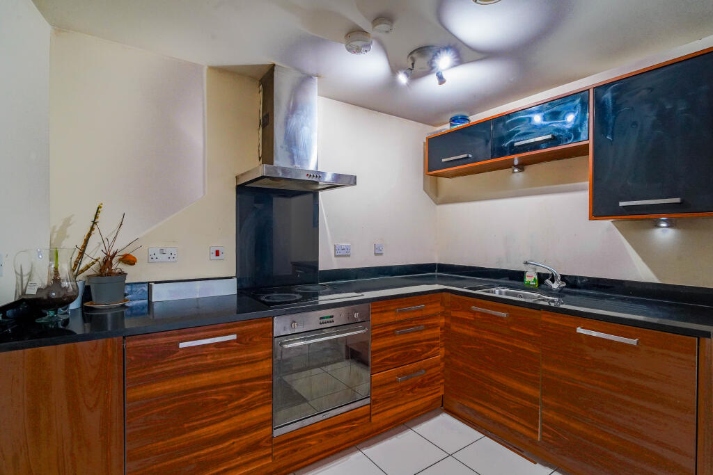 Apartment in Bradford, Little Germany, Barkerend - View 3