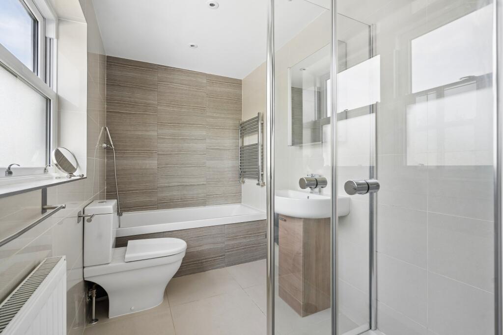 House in Hemel Hempstead, Chesham Bois - More