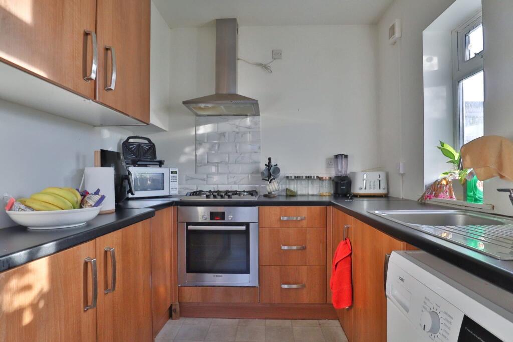 Burley Wood Crescent, Leeds photo 3