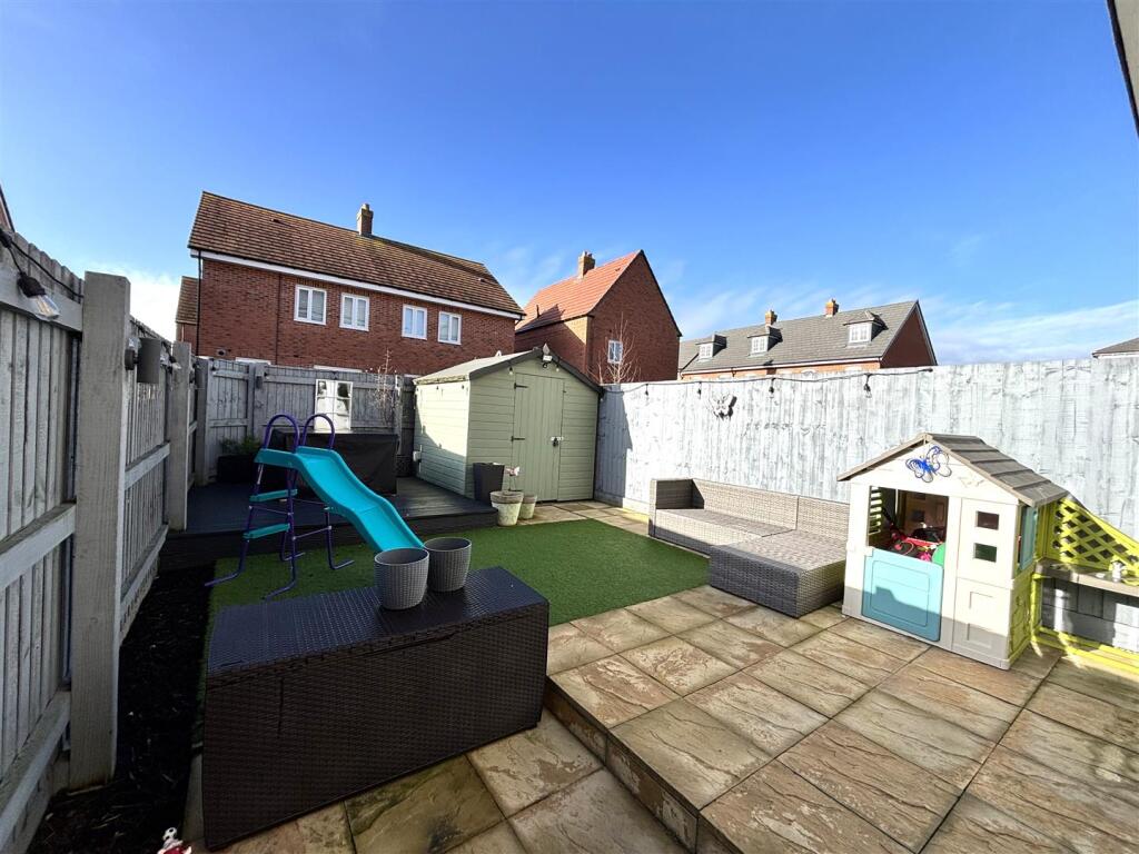 Danegeld Avenue, Great Denham, Bedford photo 4