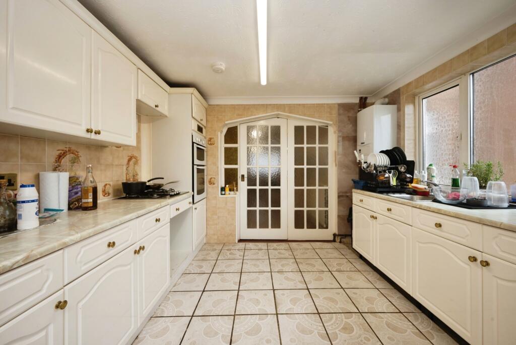 House in Luton - View 4