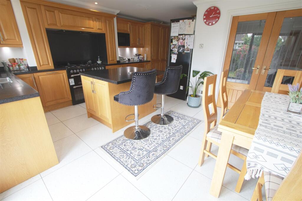 Dedham Close, Billericay photo 4