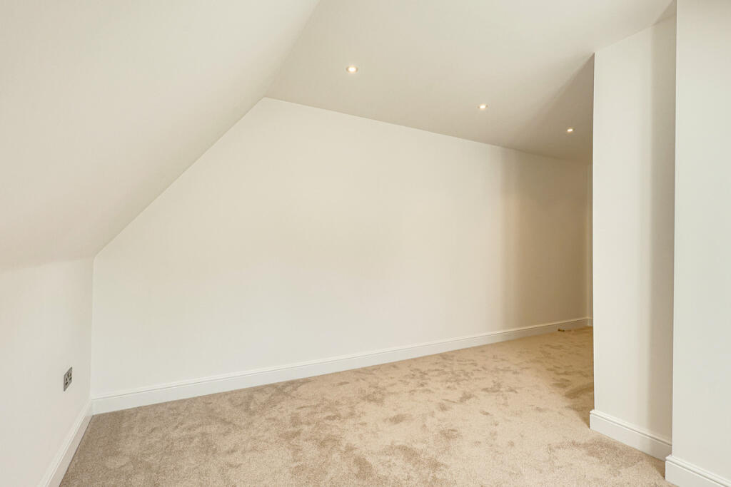 Apartment in Southend-on-Sea - More