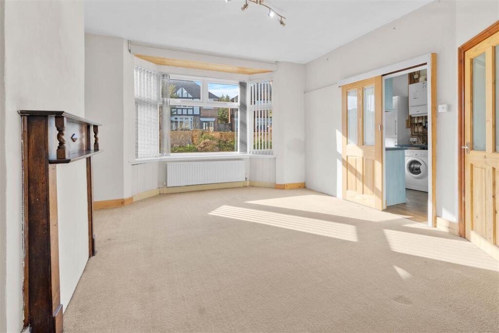 52 Brodrick Road photo 4