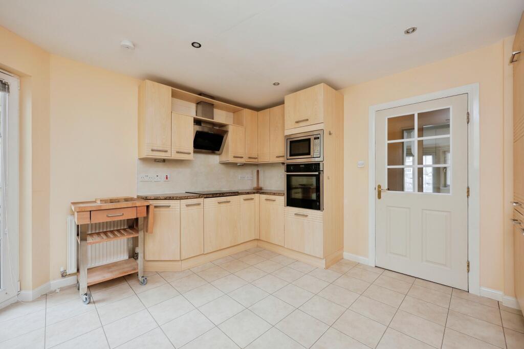 Apartment in Edinburgh, Cramond - View 3