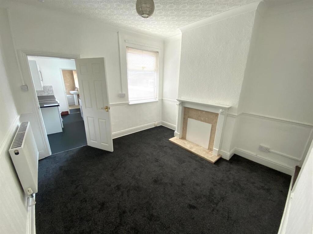 House in Stoke-on-Trent - View 3