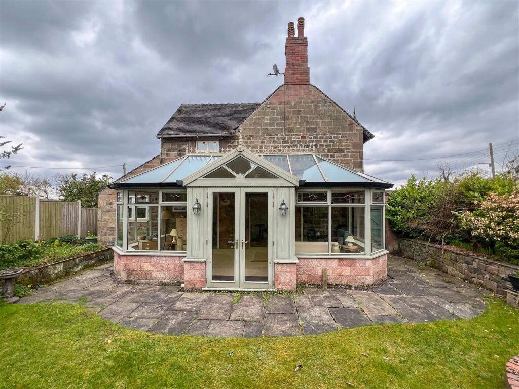 3-bed detached on High Lane, Brown Edge, ST6 8RU., £440,000