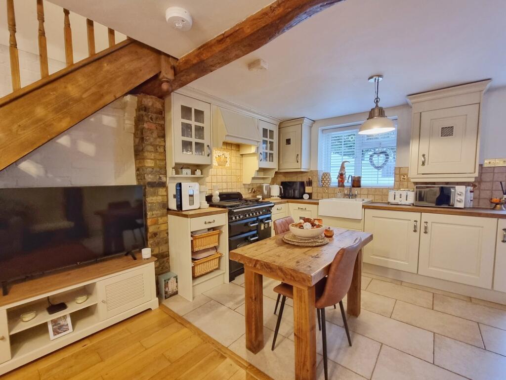 House in Silsoe, Central Bedfordshire - View 4