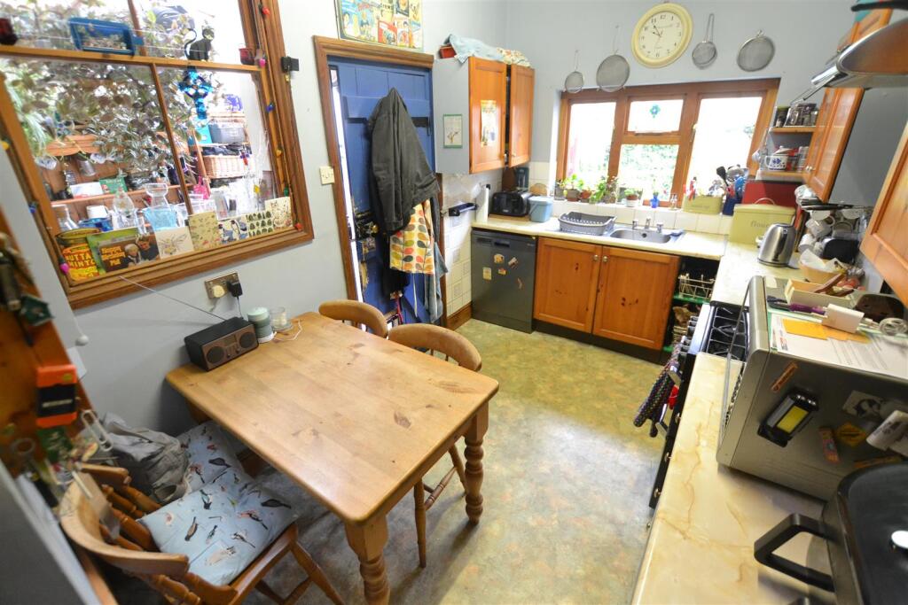 House in Leominster, Broadward - More