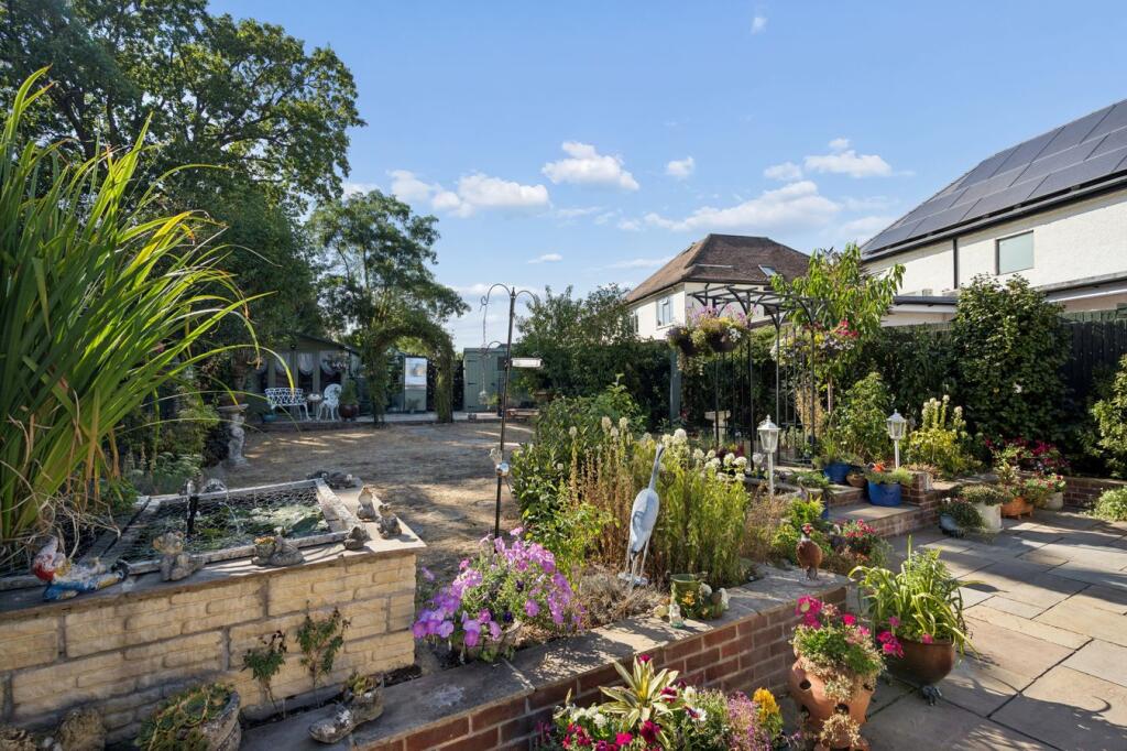 House in Slough - View 4