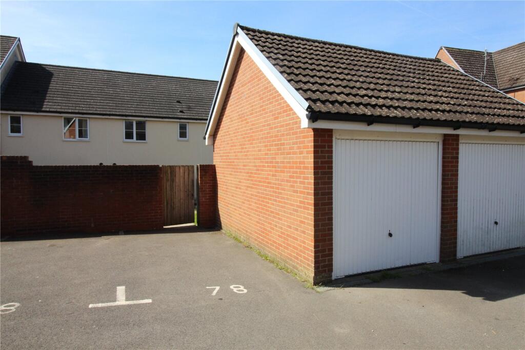House in Royal Wootton Bassett, Woodshaw, Wiltshire - View 4