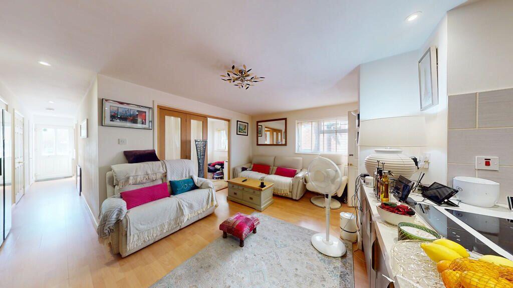 Apartment in Cheltenham, Lynworth, Whaddon - View 2