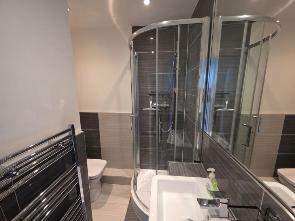 Apartment in Romford - More