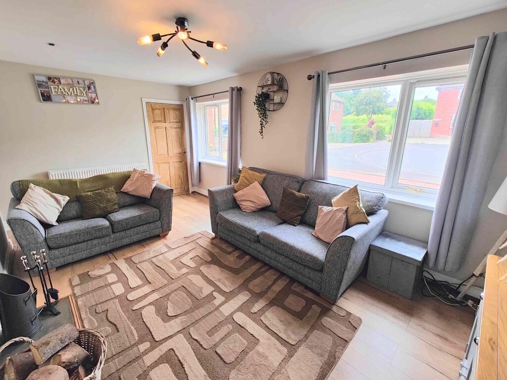 111 Fairfax Crescent, Southowram, HX3 9SG photo 4
