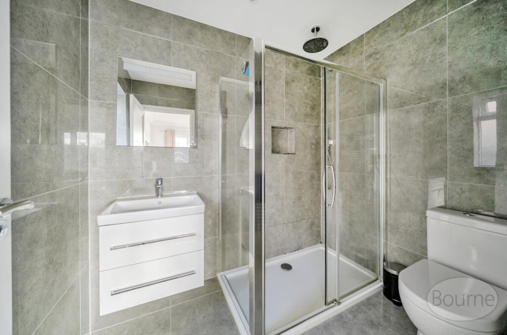 House in Farnham, Heath End - View 6