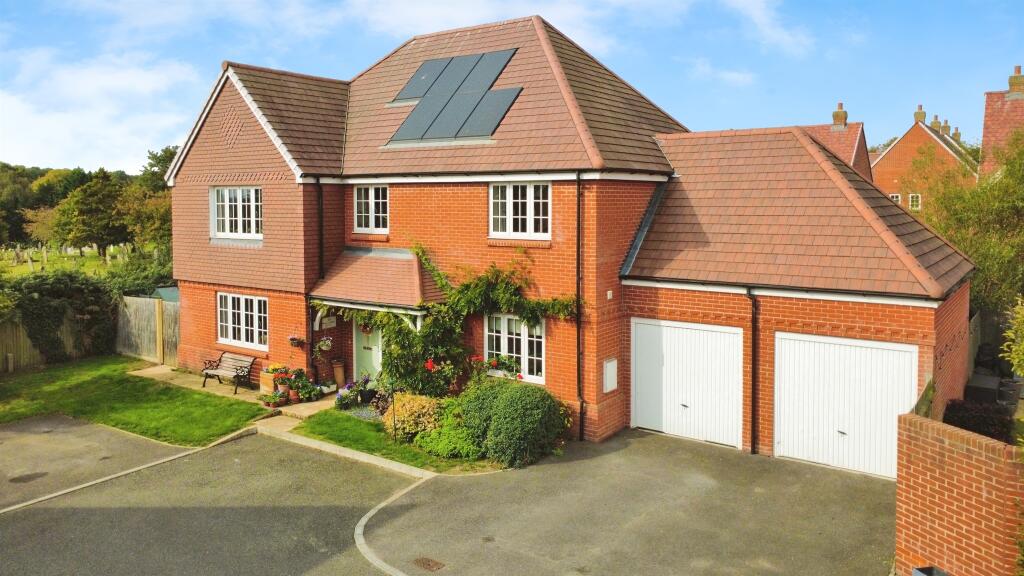 5-bed detached on Coach Barn Lane, Hailsham, £650,000
