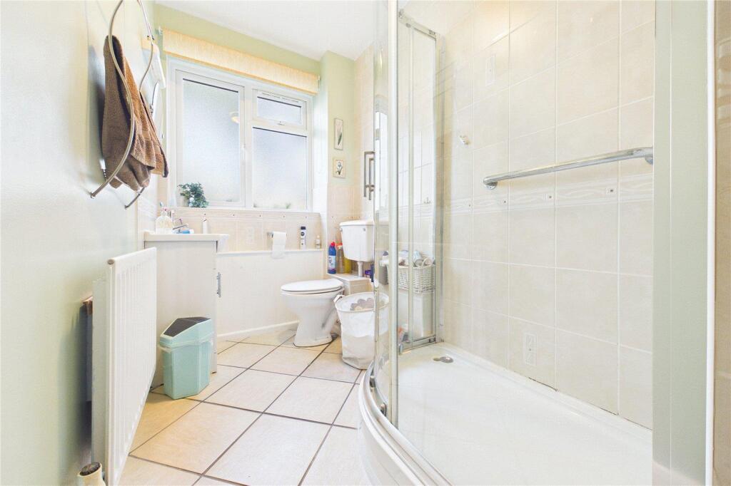 Apartment in Redhill - More