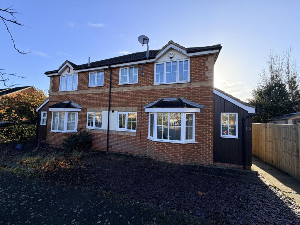 1-bed terraced on Dudley Close, Chafford Hundred, £235,000