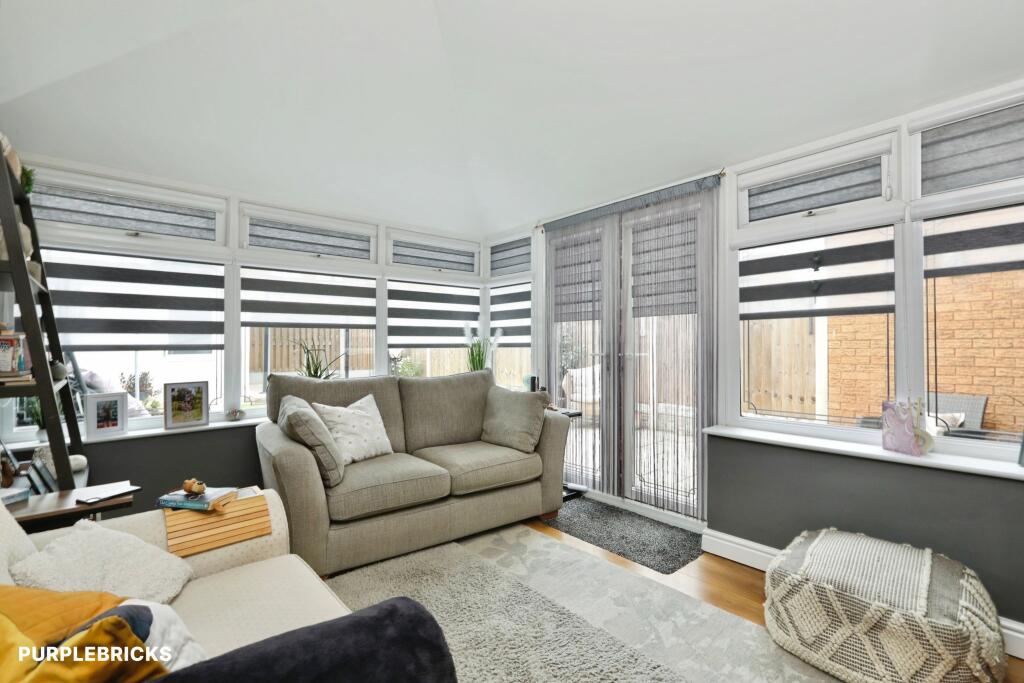 House in Doncaster, Armthorpe - More