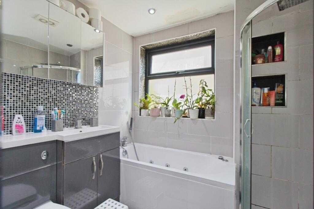 House in London - View 5