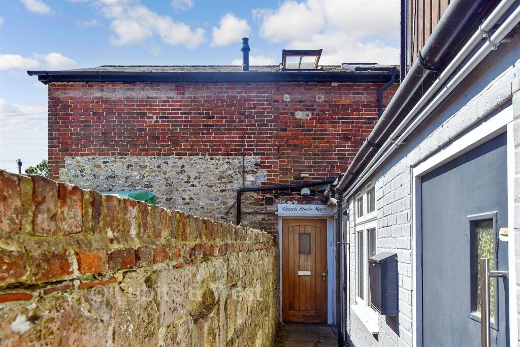 Main image of property: East Street, Havant, Hampshire