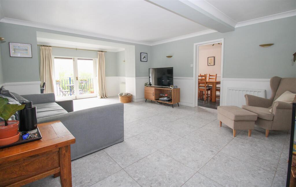 Sheering Lower Road, Sawbridgeworth photo 2